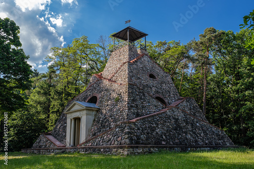 Die Pyramide in Garzau ist die größte Feldsteinpyramide in Deutschland photo