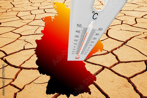 Thermometer mit Temperaturanzeige in Hitze mit Deutschlandkarte