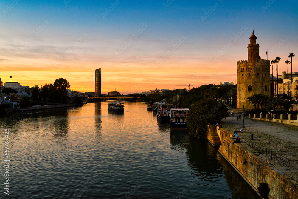 Torre del Oro and the river at sunset