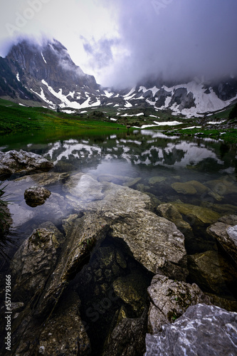 Alpine lake © Lars Gebraad