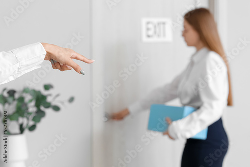 Boss dismissing her female ...