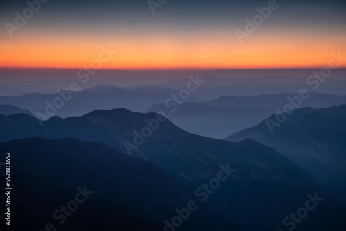 montañas al amanecer © Emmanuel