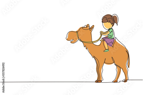 Single continuous line drawing happy little girl riding camel. Child sitting on hump camel with saddle in desert. Kids learning to ride camel. Dynamic one line draw graphic design vector illustration