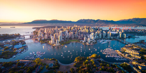 Fototapete Kanada Beautiful aerial view of downtown Vancouver skyline, British Columbia, Canada at sunset  © heyengel