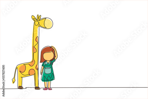 Continuous one line drawing little girl measuring her height with giraffe height chart on wall. Kid measures growth. Child measuring height concept. Single line draw design vector graphic illustration
