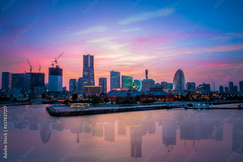 Naklejka premium city scape at sunset
