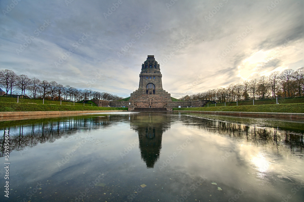 Obraz premium Front view of the Volkerschlachtdenkmal (Monument to the Battle of the Nations) in Leipzig, built in 1913