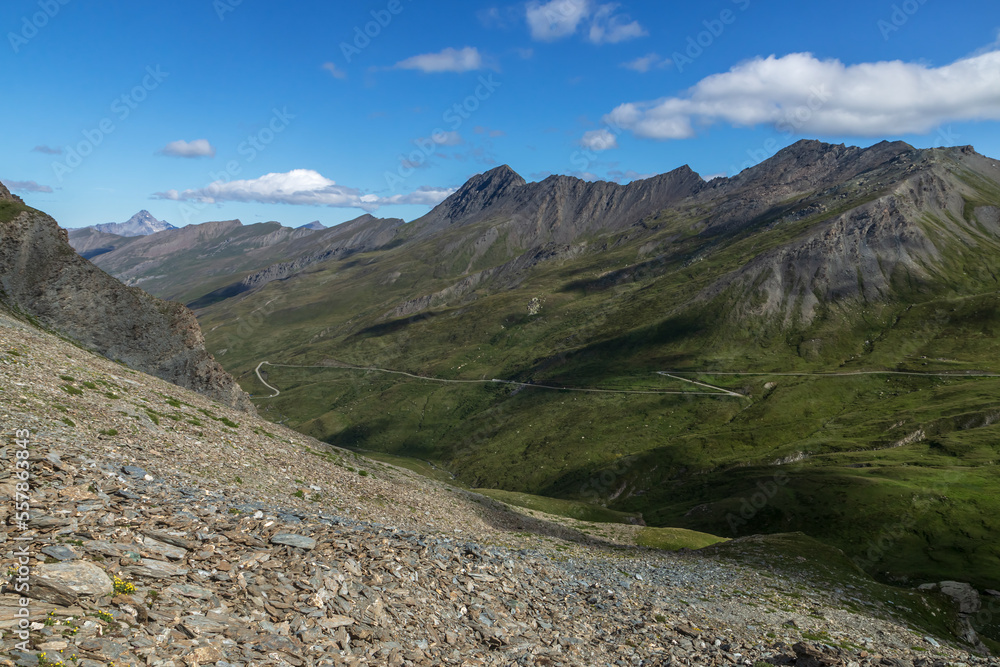 Vue sur Grand Pic de Rochebrune , Grand Queyras Pic de Foréant Route Col Agnel  , Paysage du  Massif du Queyras en été . Hautes-Alpes