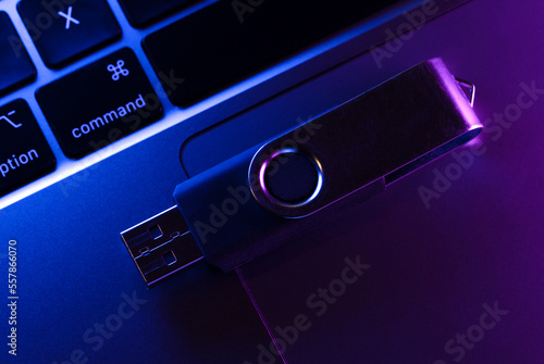 Fényképezés USB flash drive lying on a laptop keypad.