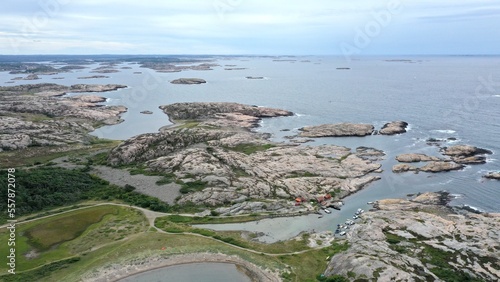 survol de la cote suédoise près de Fjällbacka et de Tanum 