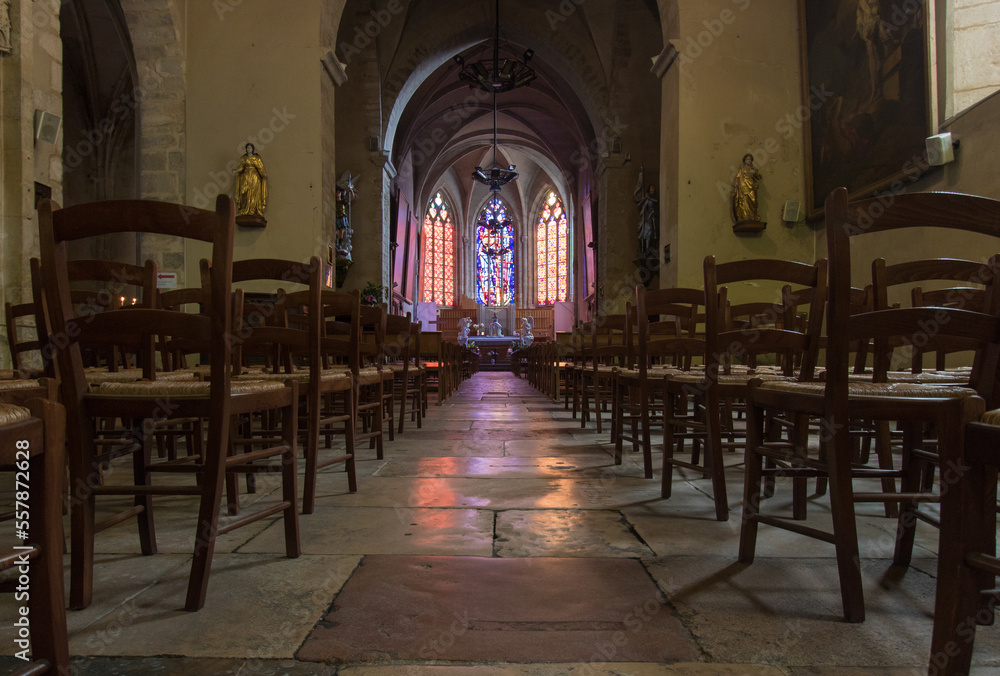 Fototapeta premium Intérieur de l'église Notre-Dame de l'Assomption à Pont-de-Veyle