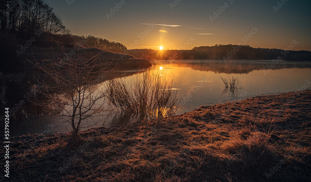 Obraz premium Sunrise on river