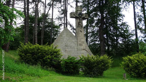 Obraz na płótnie Piramida w Zagórzanach, grobowiec piramidalny o wysokości 10 metrów, Małopolska, w salonie