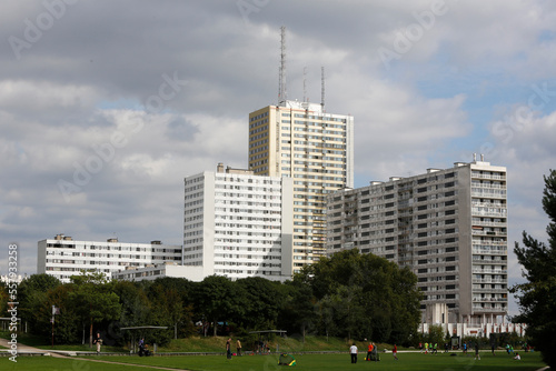 Slika na platnu Buildings on the outskirts of Paris
