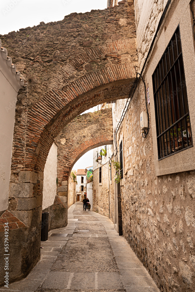 Paisaje de calle con arcos en Plasencia, Cáceres.