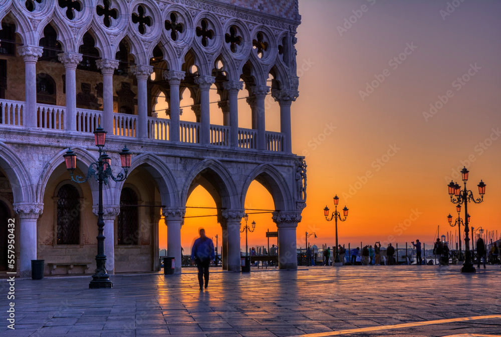 Fototapeta premium Doge Palace and Piazza San Marco at sunrise in Venice, Italy.