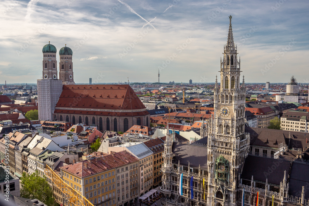 Naklejka premium Aerial view on Marienplatz town hall and Frauenkirche in Munich, Germany