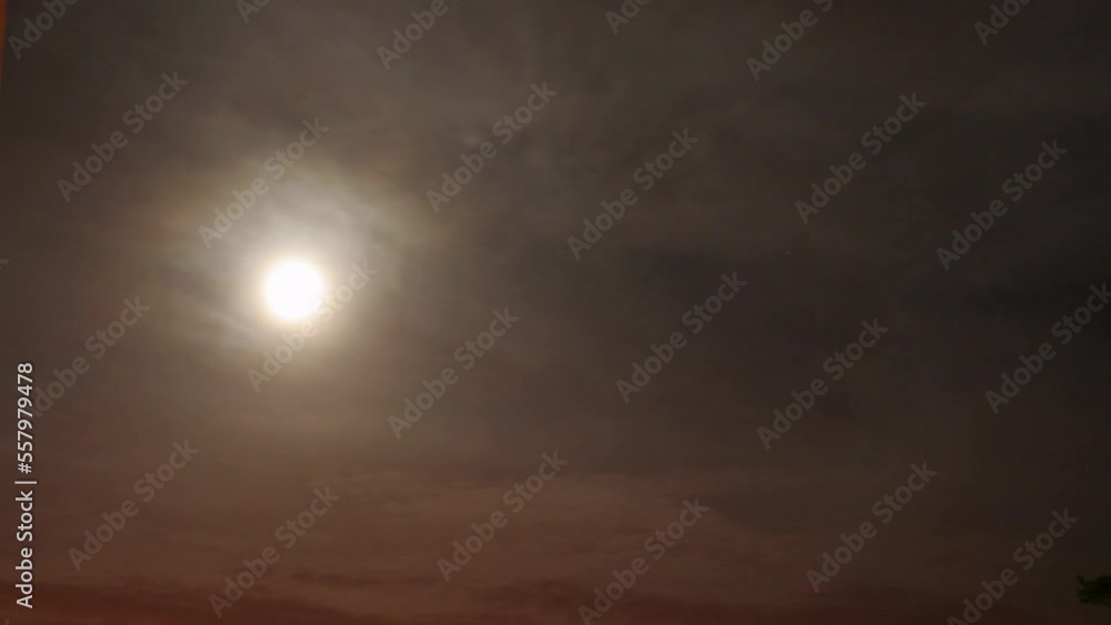 Timelapse de la luna con nubes Timelapse de la luna con nubes