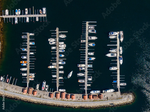 Vue aérienne d'un port suédois