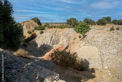 The ruins (Remains) of the ancient Greek city of Troy (Troia) are in the archaeological park of Troy (Truva), near Çanakkale province in Western Turkey.