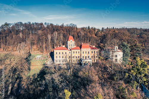 Obraz na płótnie Park pałacowy w Kończycach Wielkich na Śląsku w Polsce zimą w salonie