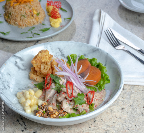 Fotografías de platos de ceviche carretillero la mesa de un restaurante en el norte del Perú photo