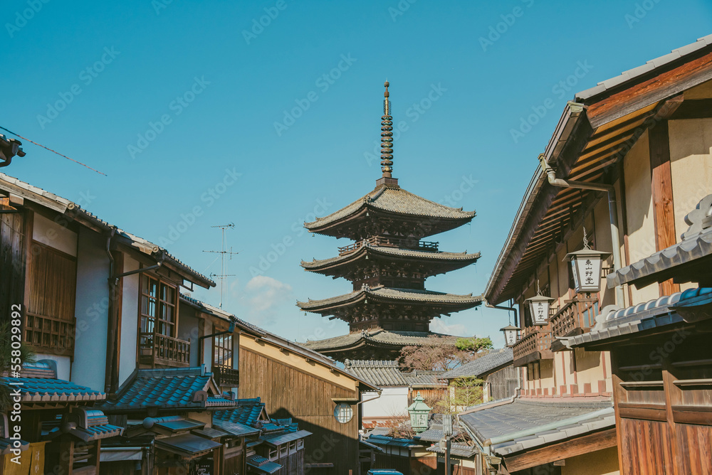 The Yasaka Pagoda(Hokanji Temple), is a popular tourist attraction, the Yasaka Pagoda, also known as Tower of Yasaka and Yasaka-no-to, is a Buddhist pagoda located in Kyoto, Japan.
The Yasaka Pagoda(Hokanji Temple), is a popular tourist attraction, the Yasaka Pagoda, also known as Tower of Yasaka and Yasaka-no-to, is a Buddhist pagoda located in Kyoto, Japan.