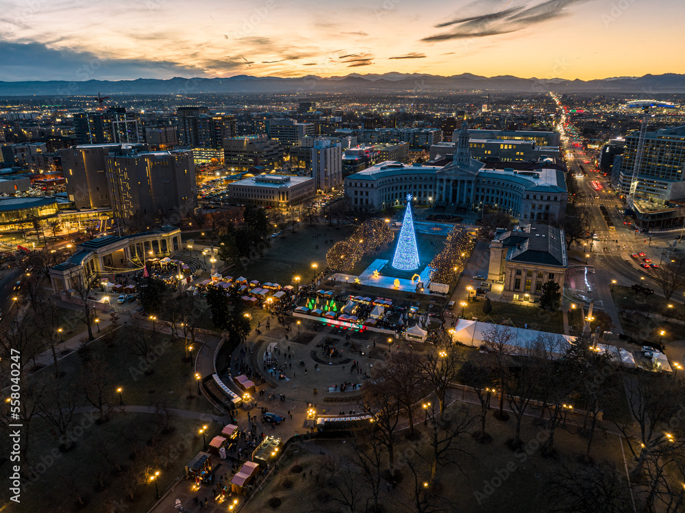Naklejka premium Mile High Tree in Civic Center Park
