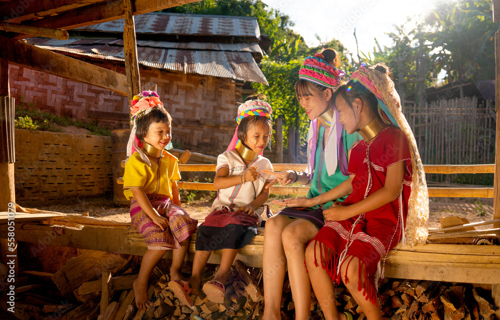 Ταπετσαρία Group of Asian girls and woman of Long Neck Karen Village enjoy to play with rock-paper-scissors game in basement of their house with warm light