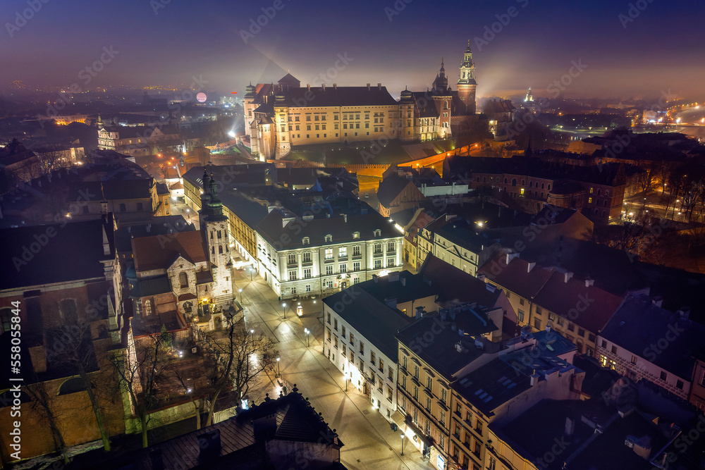 Widok na Zamek Królewski na Wawelu z drona