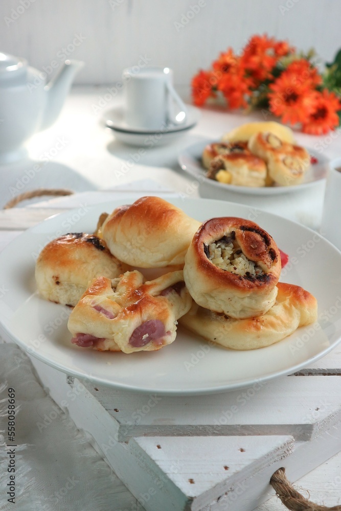 mini buns with various fillings