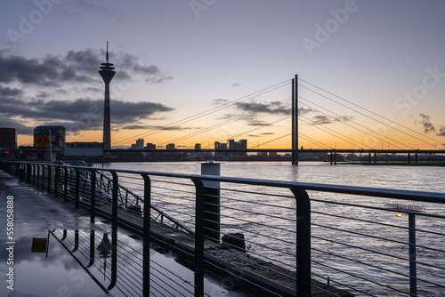 Fototapeta Naklejka Na Ścianę i Meble -  Sunset in Dusseldorf, Germany