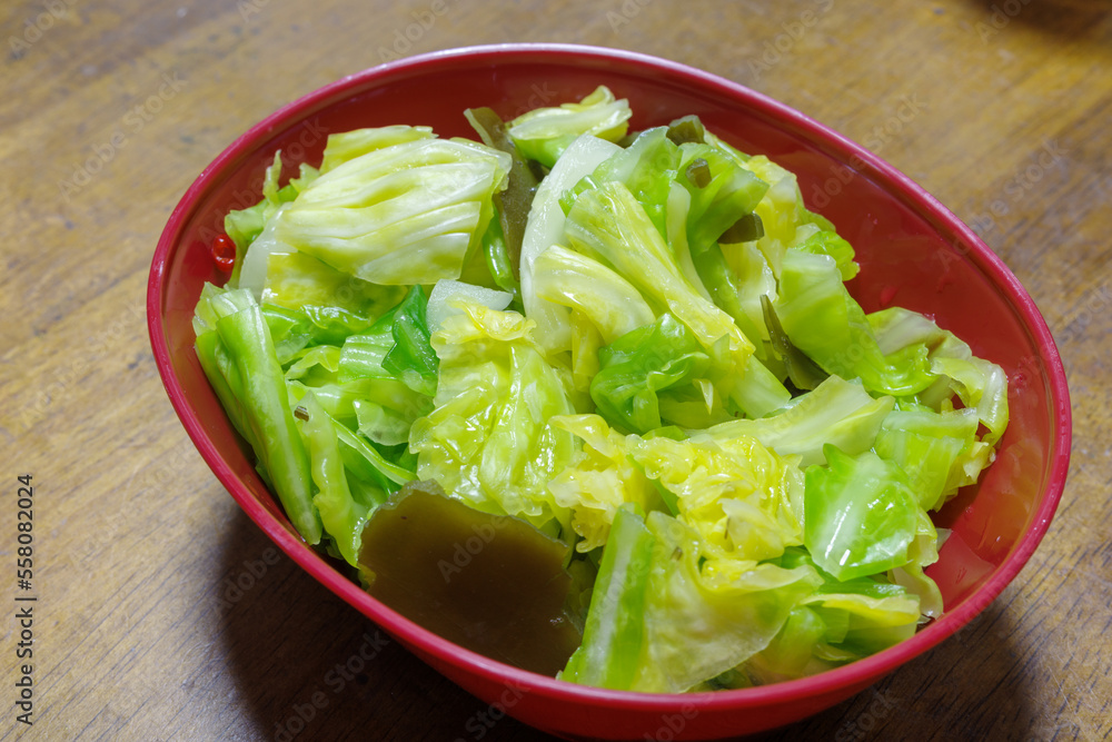 とても美味しい日本の一般家庭のキャベツの浅漬け とても美味しい日本の一般家庭のキャベツの浅漬け