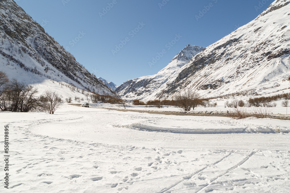 custom made wallpaper toronto digitalVillage français Bonneval sur Arc. Une station de ski dans le parc Vanoise. Maisons en pierre.