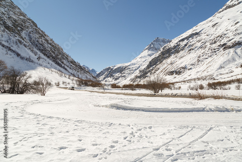 Wallpaper Mural Village français Bonneval sur Arc. Une station de ski dans le parc Vanoise. Maisons en pierre.  Torontodigital.ca