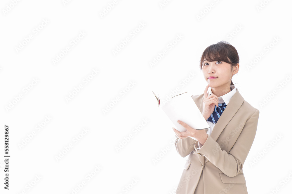 読書をする制服姿の学生 読書をする制服姿の学生