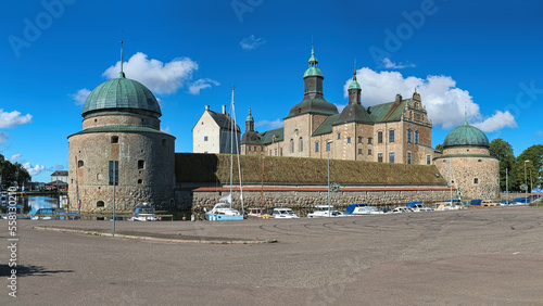 Obraz na płótnie Vadstena Castle and guest harbor in the castle's moat, Sweden. View from east. Construction of the castle was started in 1545. It was completed in 1620. w salonie