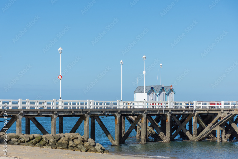 Fototapeta premium Arcachon, France. La jetée Pierre Lataillade (ex-jetée d'Eyrac)