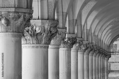 Obraz na płótnie Row of classic column in Venice, Italy w salonie