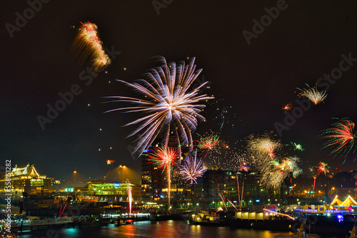 fireworks over the river © Hans Steen-Kiel