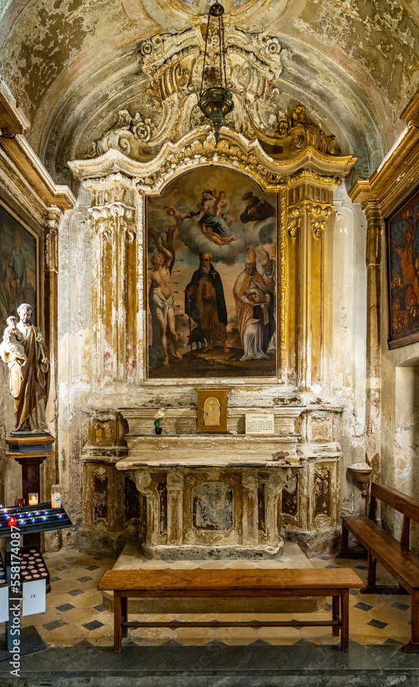 Obraz premium Apse chapel and cloisters of Our Lady Assumption church, Notre Dame de l’Assomption in historic old town of Eze on Azure Cost of Mediterranean Sea in France
