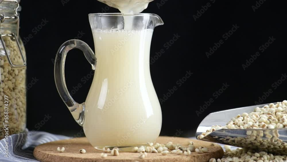 Video „Hot Boiled job's tears seed from boiler. White Millet fresh