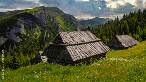 Obraz na płótnie Highlander's huts and wooden architecture. w salonie