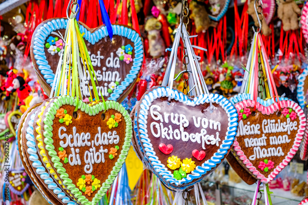 Obraz premium typical bavarian ginger bread heart