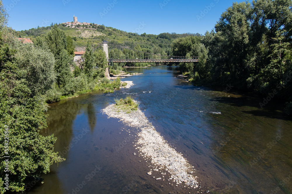 la rivière l'Allier à Coudes dans le Puy-de-dôme en auvergne en été