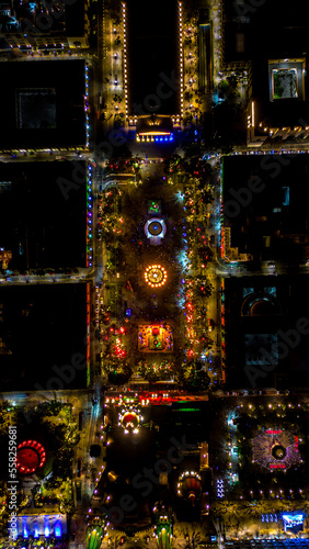 centro de la ciudad de Guadalajara en Mexico, con dron en vísperas de navidad 