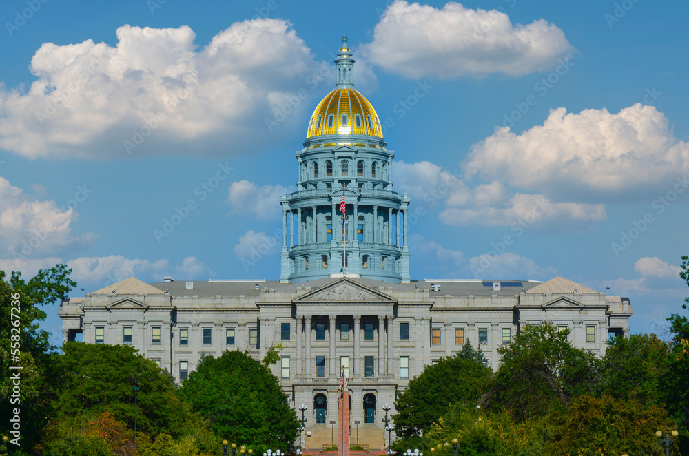 Obraz premium Colorado State Capitol Building on a Sunny Day