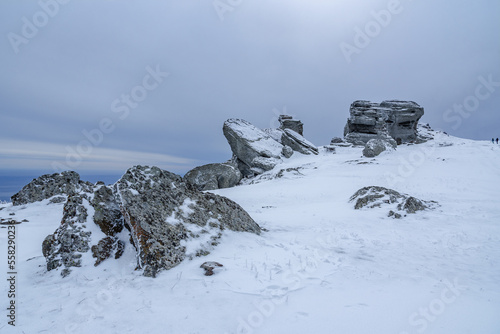 Obraz na płótnie Rocks on the top of Mount Alenga. Southern Demerdzhi in snow and ice in spring. Crimea w salonie