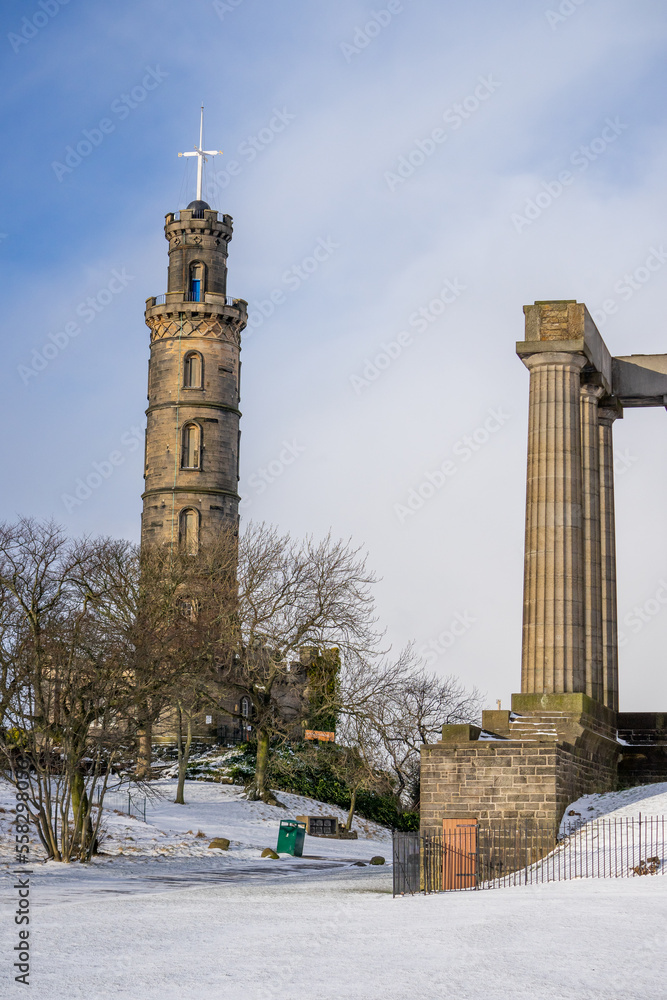 Obraz premium Calton Hill , Nelson Monument and Cityscape view of Edinburgh old town numerous attractions around during winter snow at Edinburgh , Scotland : 28 February 2018