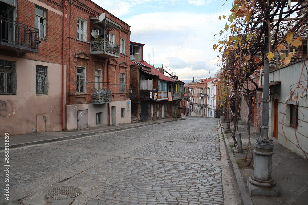 narrow street in old gerogia